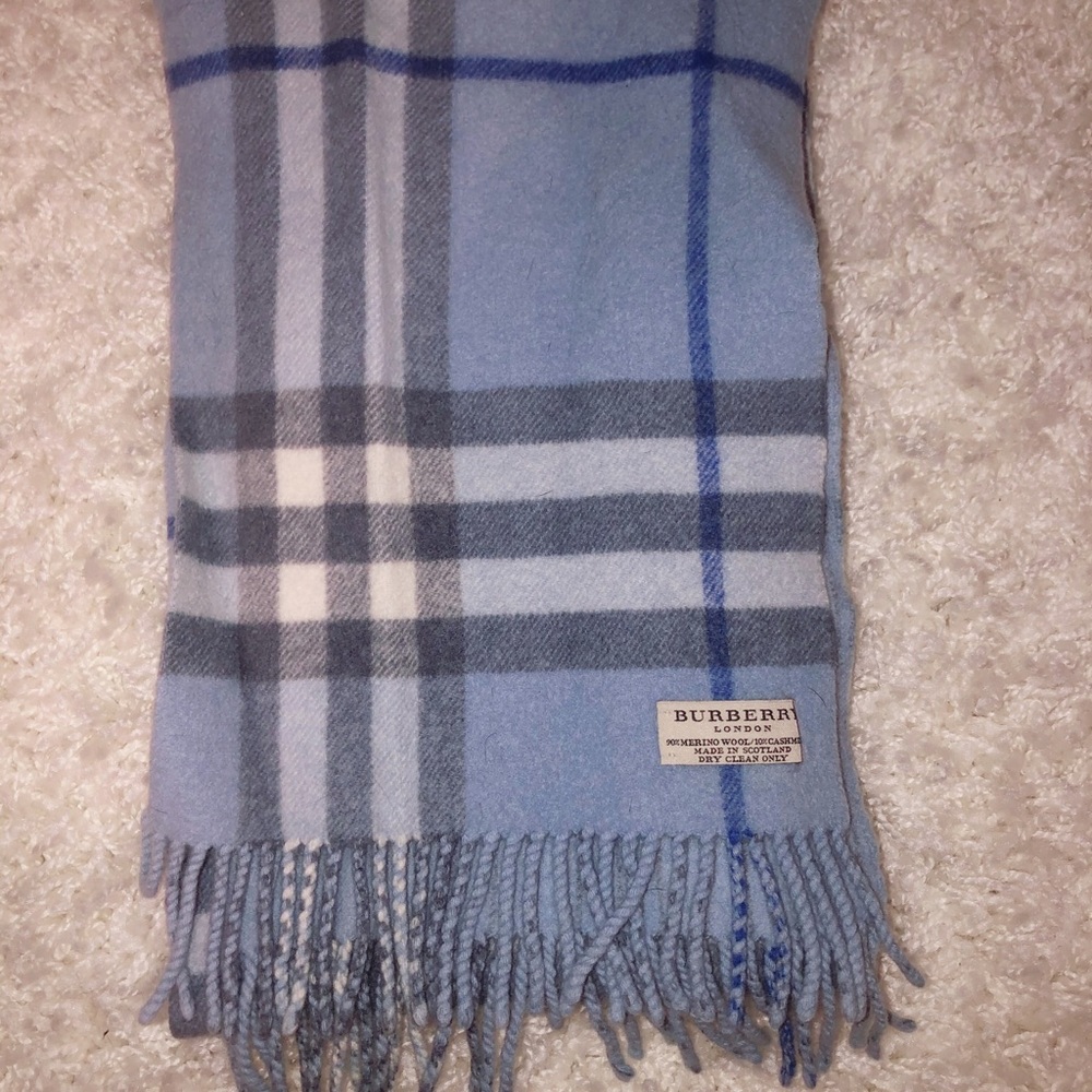 Burberry baby blue classic scarf